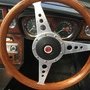 Volant raffiné avec écusson central MG