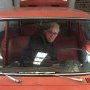 Didier tentant de redémarrer sa Simca 1000